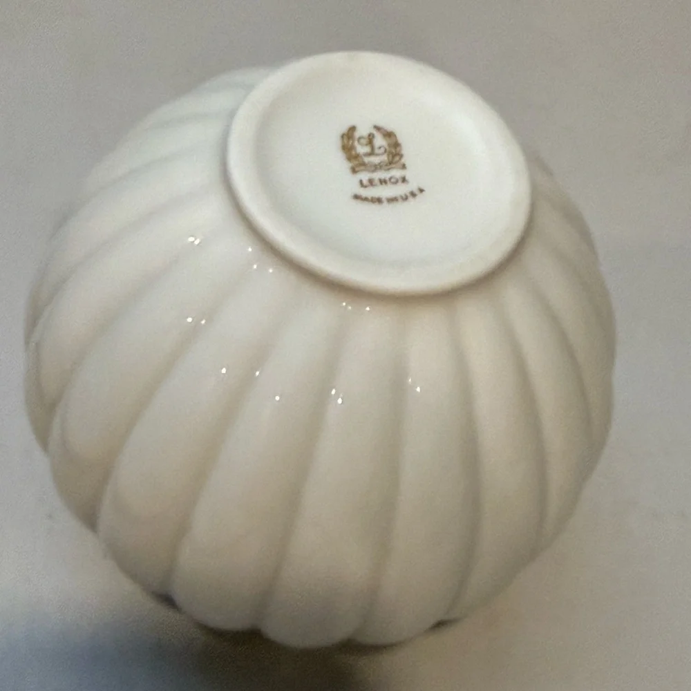 Vintage‎ MCM Lenox Sweetbriar Cream Ribbed Bud Vase 24K Gold Trim Made in USA